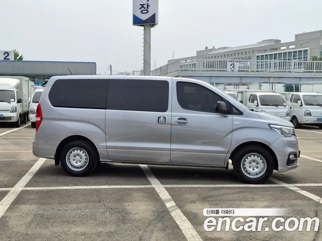 Hyundai The New Grand Starex 3