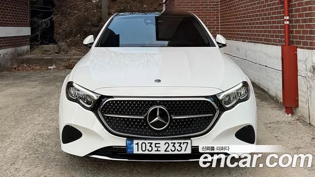 Mercedes-Benz E- W214 E200