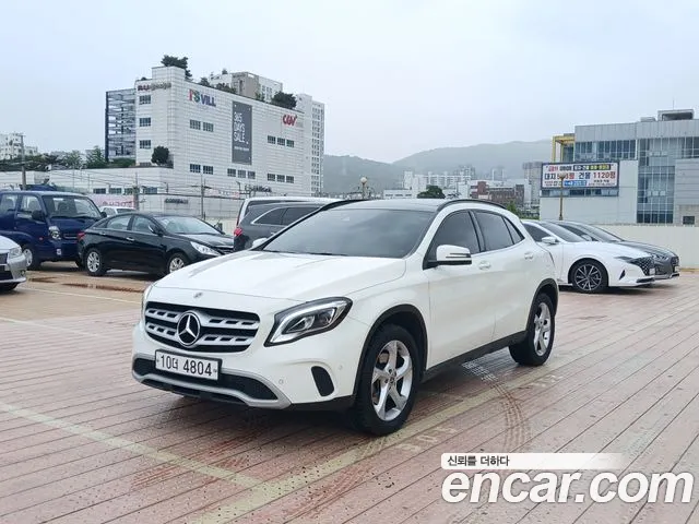 Mercedes-Benz GLA- X156 GLA220