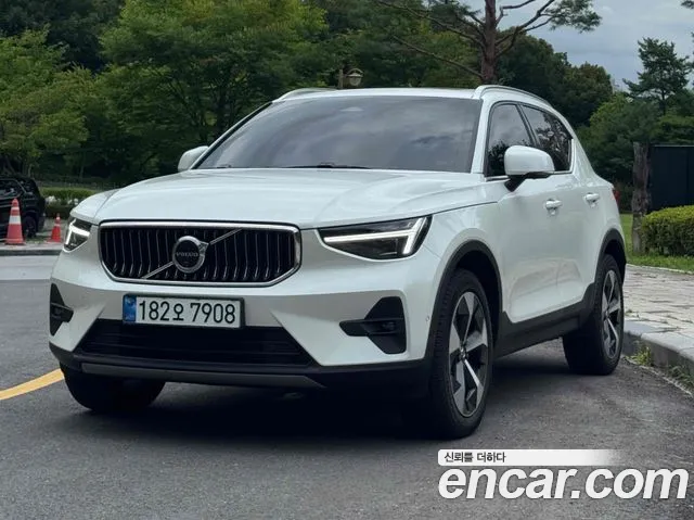Volvo XC40 B4
