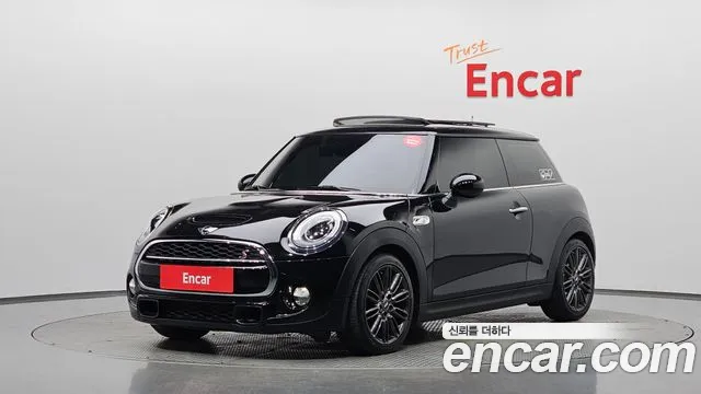 MINI Cooper S Base 3