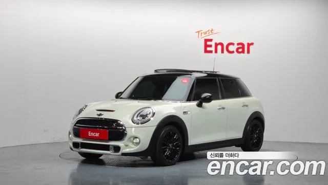 MINI Cooper S 5 Base 3