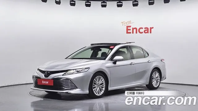 Toyota Camry (XV70) 2.5