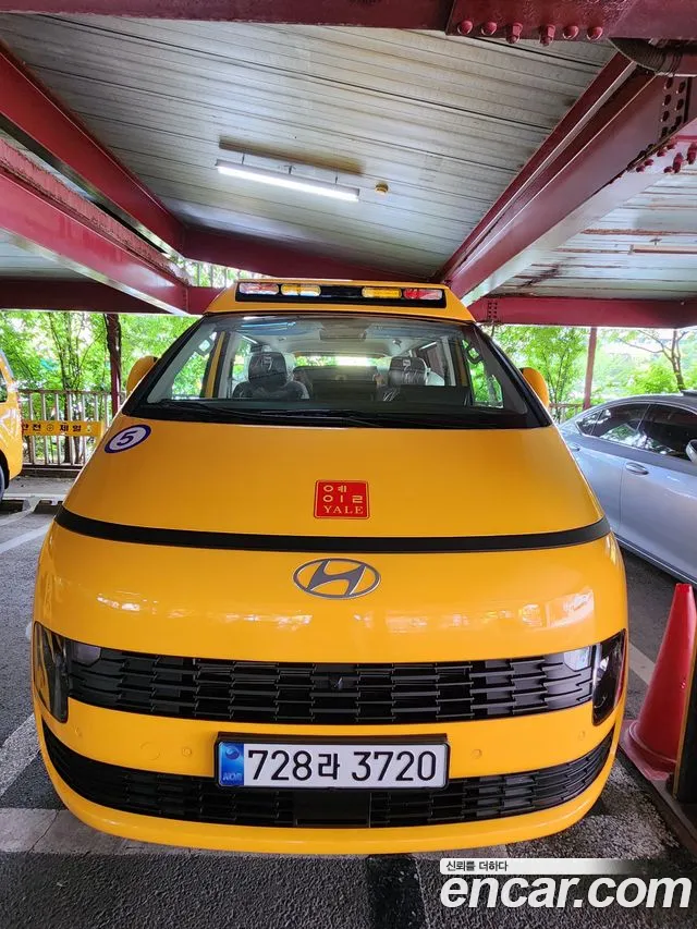 Hyundai The New Staria L3.5 15