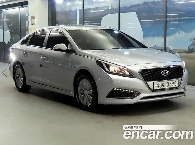 Hyundai LF Sonata Hybrid 2.0 HEV