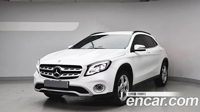 Mercedes-Benz GLA- X156 GLA220
