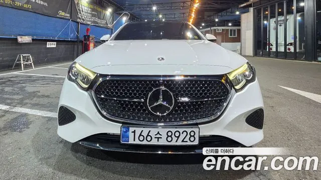 Mercedes-Benz E- W214 E200
