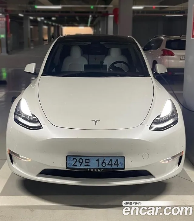 Tesla Y AWD