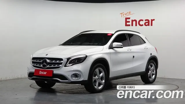 Mercedes-Benz GLA- X156 GLA220