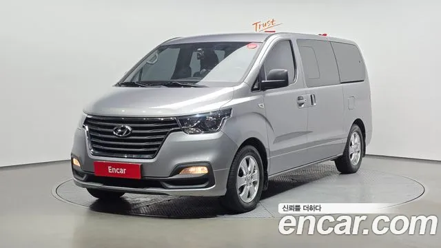 Hyundai The New Grand Starex 12