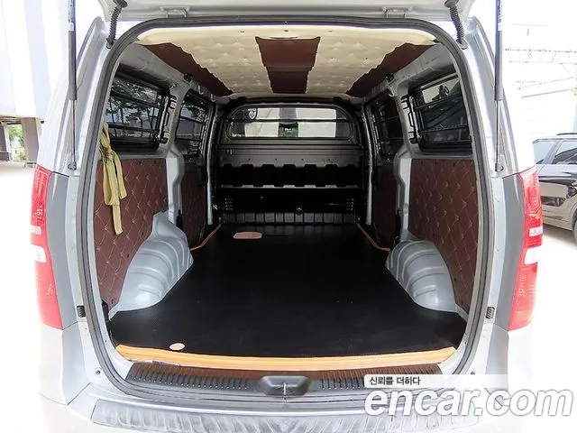 Hyundai The New Grand Starex 3
