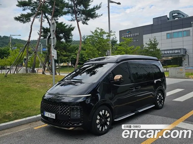 Hyundai Staria 2WD Prestige 4