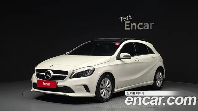 Mercedes-Benz A- W176 A200