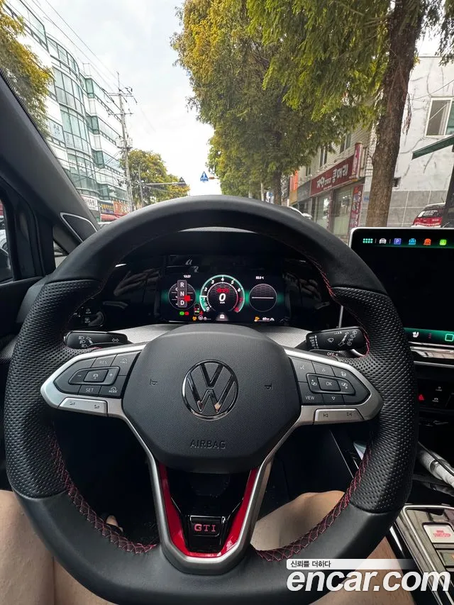 Volkswagen Golf 8 2.0 GTI