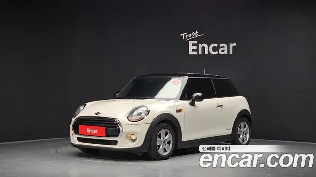 MINI Cooper Base 3