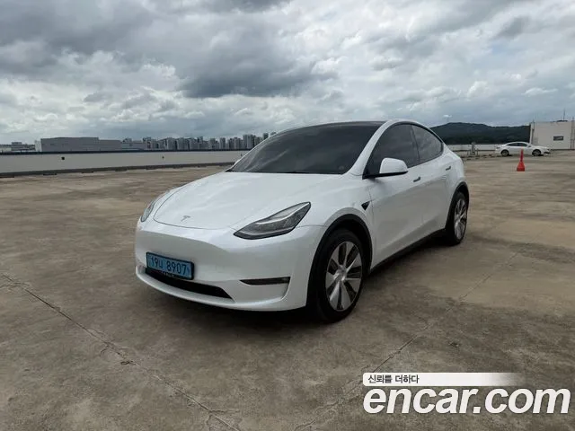 Tesla Y AWD