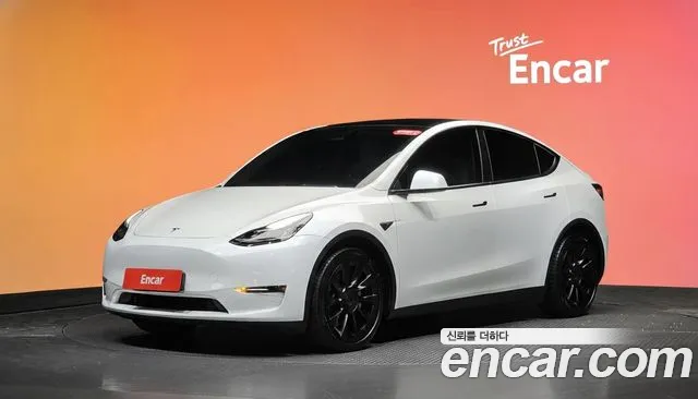 Tesla Y AWD