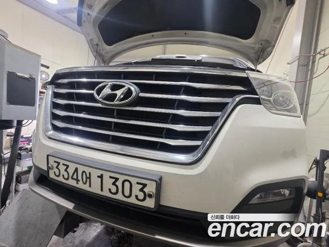 Hyundai The New Grand Starex 4WD 9 Exclusive