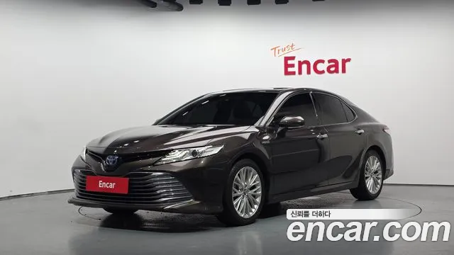 Toyota Camry (XV70) 2.5 XLE Hybrid