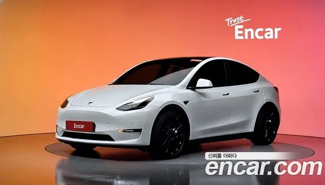 Tesla Y AWD