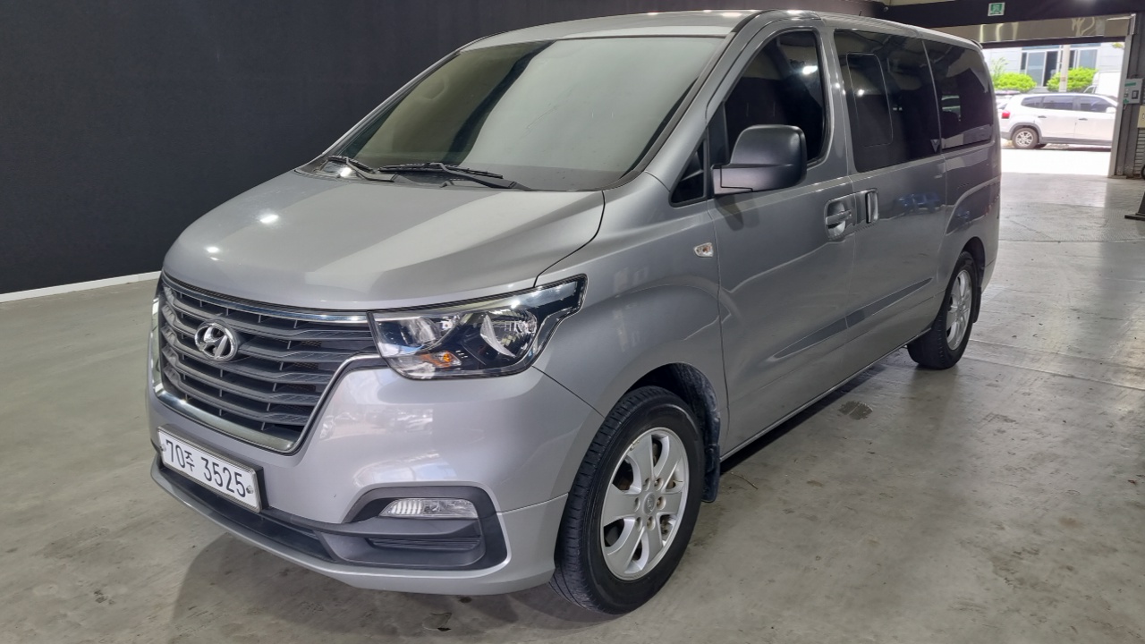 Hyundai The New Grand Starex 12 LPi