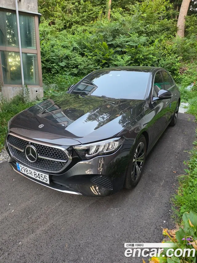 Mercedes-Benz E- W214 E200