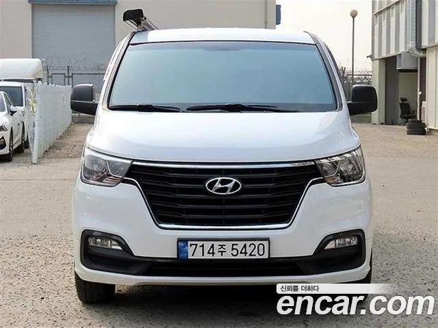 Hyundai The New Grand Starex