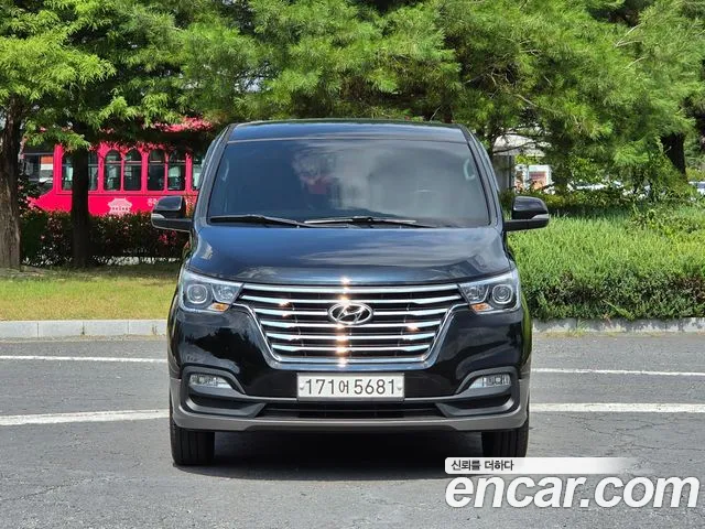 Hyundai The New Grand Starex 9 Exclusive