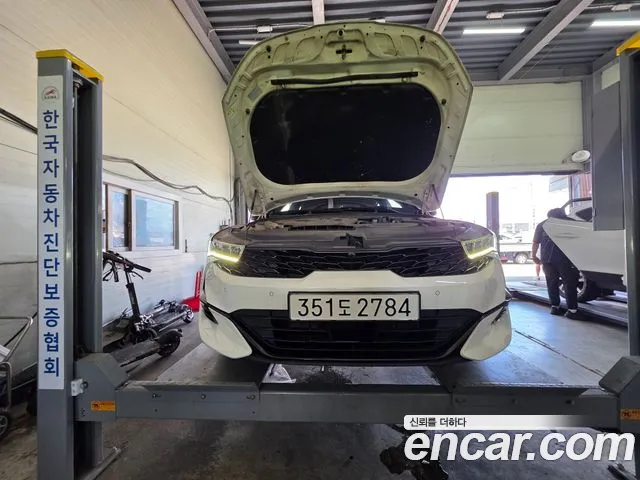 Kia K5 III 2.0 Signature