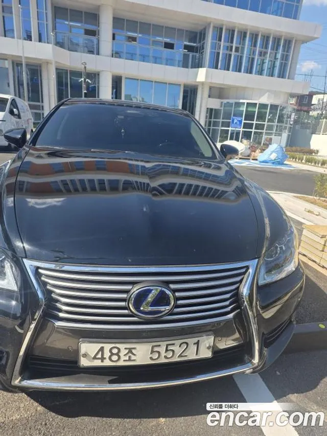 Lexus LS600 hL 5 Ottoman XF40