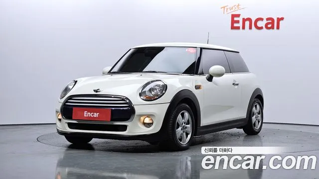 MINI Cooper Base 3
