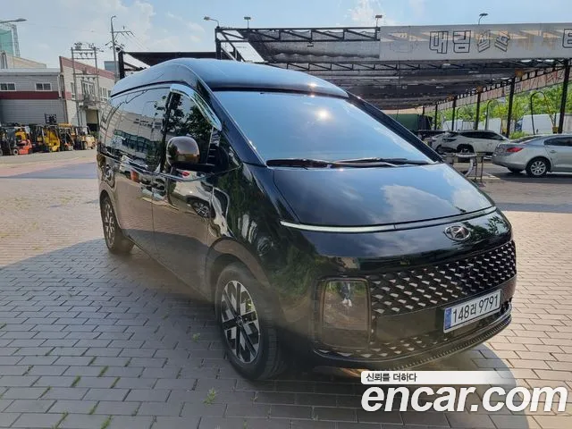 Hyundai Staria 4WD 7