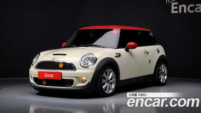 MINI Cooper S Base 2