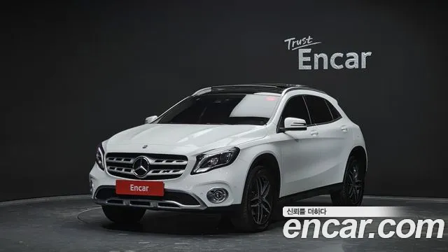 Mercedes-Benz GLA- X156 GLA220