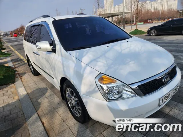 Kia Carnival R Carnival GLX Premium