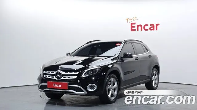 Mercedes-Benz GLA- X156 GLA220