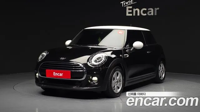 MINI Cooper Base 3