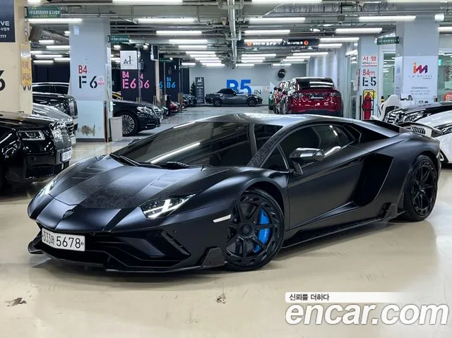 Lamborghini S LP740-4