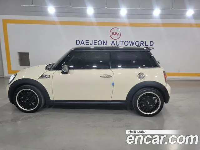 MINI Cooper S Base 2