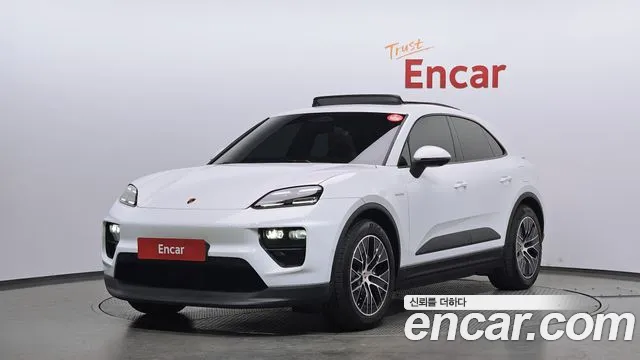 Porsche Macan EV