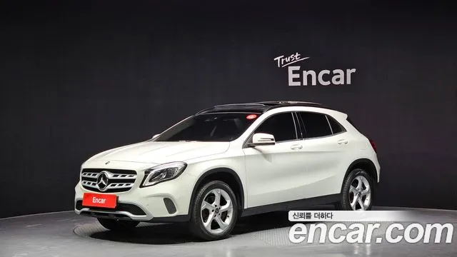 Mercedes-Benz GLA- X156 GLA220