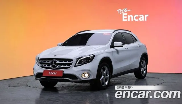 Mercedes-Benz GLA- X156 GLA220