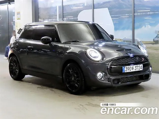 MINI Cooper S Base 3