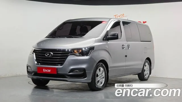 Hyundai The New Grand Starex 9 Premium