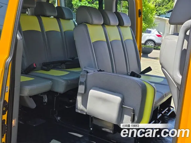 Hyundai The New Grand Starex