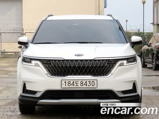 Kia Carnival 4 Gasoline 9 Prestige