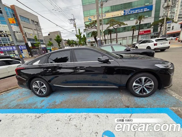 Kia K8 Hybrid Noblesse