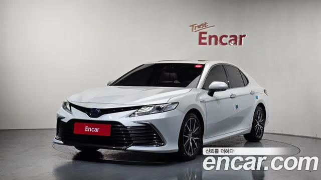 Toyota Camry (XV70) 2.5 XLE Hybrid