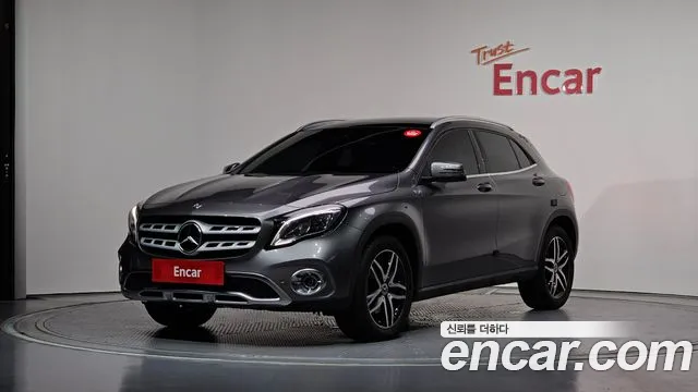 Mercedes-Benz GLA- X156 GLA220
