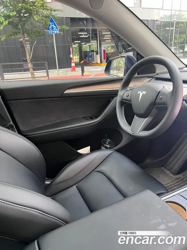 Tesla Y RWD